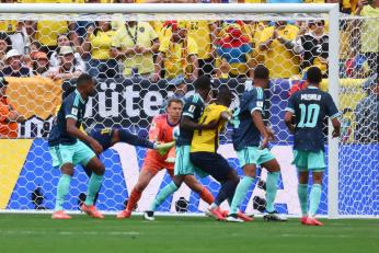 Bild: Jan Woitas/dpa
Die deutsche Nationalelf - hier in der Schlüsselszene zum 1:2 - hatte gegen Ecuador das Nachsehen.