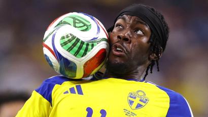 Bild: Sam Hodde/AP/dpa
Der Schwede Anthony Elanga dachte nach dem Abpfiff fälschlicherweise, aus der WM ausgeschieden zu sein.