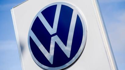 Bild: Hauke-Christian Dittrich/dpa
Der VW-Konzern will seinen Sparkurs offenbar verschärfen. (Symbolbild)