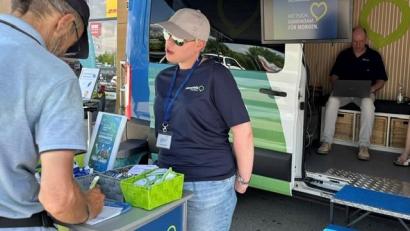 Bild: Heike Unger
Die Redaktion von Oberpfalz-Medien ist derzeit "on Tour" im Raum Amberg-Sulzbach. Mit einem umgebauten Sprinter machte sie am Freitag Station in Kümmersbruck, um mit ihren Lesern ins Gespräch zu kommen.