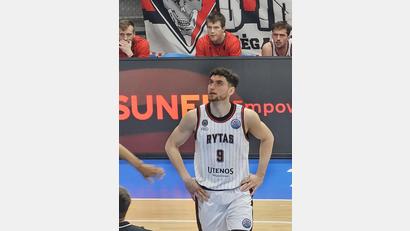 Bild: Tobias Schwarzmeier
Kay Bruhnke hochkonzentriert im Viertelfinale der Champions League in Prag gegen Nymburk.