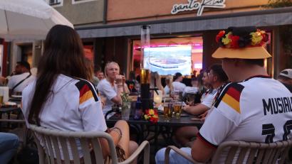 Bild: Helmut Kunz
Musiala- und Bier-Tower-Fan Leopold aus Schirmitz tippt auf einen 3:1-Sieg für Deutschland und liegt weit daneben.