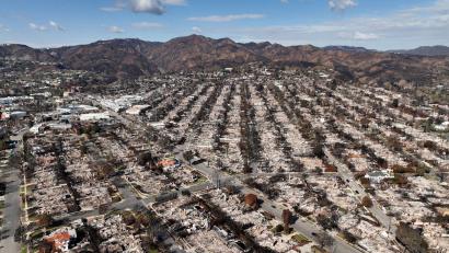 Bild: Jae C. Hong/AP/dpa
Im Januar 2025 hatten verheerende Brände ganze Viertel von Los Angeles verwüstet. (Archivbild)