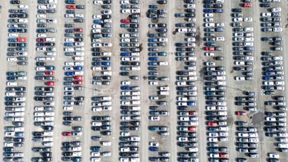 Bild: Julian Stratenschulte/dpa
Chinesische Hersteller drängen auf den europäischen Markt. Für Volkswagen stellt sich die Frage, wie die Auslastung der Werke langfristig gesichert werden kann. (Symbolbild)