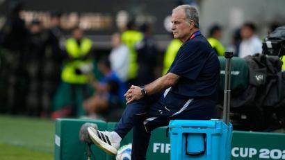 Bild: Natacha Pisarenko/AP/dpa
Die Tage von Marcelo Bielsa als Trainer von Uruguay dürften gezählt sein.