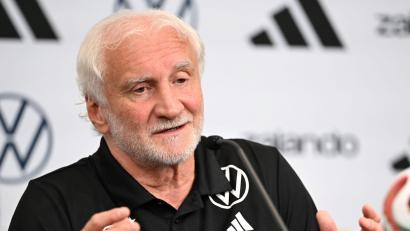 Bild: Federico Gambarini/dpa
Voller Fokus auf Paraguay: Rudi Völler.