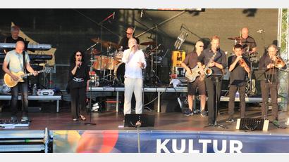 Bild: Konrad Rosner
Die Tribute-Band "Invisible Touch" konnte im Fischhofpark restlos überzeugen.