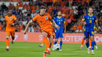 Bild: Peter Dejong/AP/dpa
Ex-Bundesliga-Profi Wout Weghorst wechselt innerhalb der Niederlande. (Archivbild)