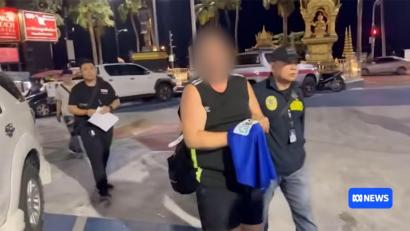 Bild: Abc News/ABC News/AAP/dpa
Einem Australier wird in Thailand der Mord an einer 17-Jährigen vorgeworfen. Ihre Leiche soll er in einem Koffer abgelegt haben.