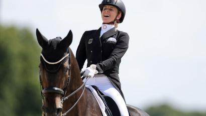Bild: Rolf Vennenbernd/dpa
Jessica von Bredow-Werndl musste den möglichen WM-Start absagen.