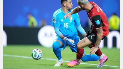 Bild: Charlie Riedel/AP/dpa
Nicht nur wegen seines Treffers im Fokus: Marko Arnautovic