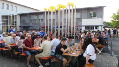 Bild: Johann Adam
Hunderte Besucher fanden trotz der Hitze auf das Rathausfest in Altenstadt.