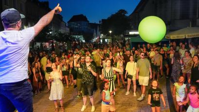 Bild: Petra Hartl
Die Partyband "Power" spielte auf der Rathaus-Bühne.