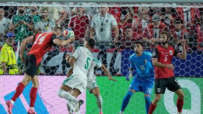 Bild: Charlie Riedel/AP/dpa
Fußball, Männer: WM 2026, Algerien - Österreich, Vorrunde, Gruppe J, 3. Spieltag, Kansas-City, Österreichs Sasa Kalajdzic (l) erzielt das Tor zum 3:3.