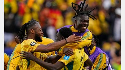 Bild: Petr Josek/AP/dpa
Ghana feiert den Treffer gegen Kroatien.
