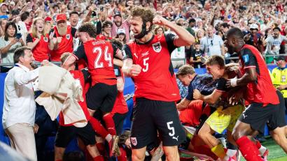 Bild: Georg Hochmuth/APA/dpa
Pure Ekstase: Mit dem 3:3 qualifizierten sich die Österreicher in letzter Minute für das Sechzehntelfinale.
