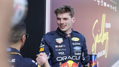 Bild: Erwin Scheriau/APA/dpa
Max Verstappen hat endlich wieder Grund zum Lachen.