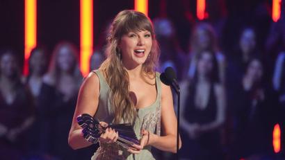 Bild: Chris Pizzello/Invision/AP/dpa
Hat zahlreiche Preise abgeräumt: US-Superstar Taylor Swift. (Archivbild)