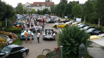 Bild: Josef Spreng/Roland Hieronimus
Die Porsche-Interessengemeinschaft mit Christian Meyer, Herbert Meyer, Norbert Schwabl und Wolfgang Zweck richtet am Sonntag, 19. Juli, ab 10.30 Uhr ein großen Porsche-Treffen auf dem Parkplatz beim Drahthammer-Schlößl in Amberg aus.