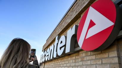 Bild: Jens Kalaene/dpa
Die neue Weisung an die Jobcenter greift zum 1. Juli - dann tritt auch die Reform des bisherigen Bürgergelds in Kraft, das künftig Grundsicherung heißt. (Symbolbild)