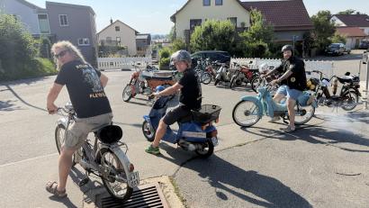 Bild: fvo
Auch die „Roller Gang Pleystoi“ war beim Fest der Mofa- und Mopedfreunde Waldthurn dabei.