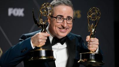 Bild: Ashley Landis/AP/dpa
Der Comedian John Oliver spielt jetzt auch in zwei Daily Soaps mit. (Archivbild)