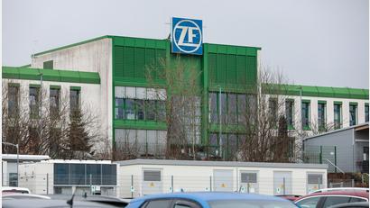 Archivbild: Wolfgang Steinbacher
ZF will in Auerbach weitere 100 Stellen streichen. Das betrifft vor allem einen Bereich.
