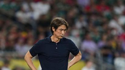 Bild: Moises Castillo/AP/dpa
Trainer Hong Myung-bo hat kurz nach dem WM-Aus seinen Rücktritt angekündigt.