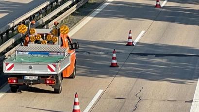 Archivbild: za
Blow-Ups zwischen Weiden und Luhe-Wildenau: Die A 93 musste hier bereits gesperrt werden. Nun kommt es auf der Autobahn auch noch zu einer Tempodrosselung.