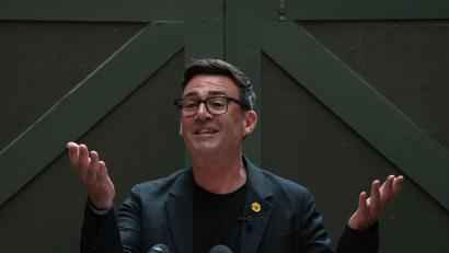 Bild: Alastair Grant/AP/dpa
Es gilt als so gut wie sicher, dass Burnham Starmer beerben wird.