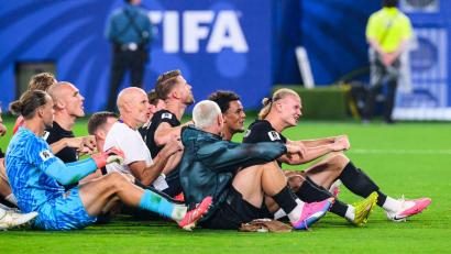 Bild: Tom Weller/dpa
Die norwegische Nationalmannschaft bei der Ruder-Einlage. (Archivbild)