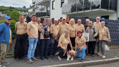 Bild: Anni Priebe
In einheitlichen Poloshirts präsentiert sich die Gruppe aus Neustadt am Kulm beim Neustadt-Treffen in Bergneustadt.