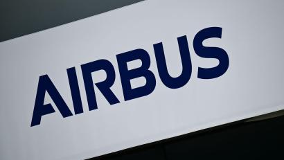 Bild: Sebastian Christoph Gollnow/dpa
Die EU-Förderbank stellt Airbus mit drei Milliarden eine Rekordsumme bereit (Archivbild).