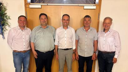 Bild: Rudi Gruber
Die neue Führunsgsriege beim Zweckverband zur Wasserversorgung Edelsfeld mit den 3. Bürgermeisgtern Roland Lutz, Christian Beyer und Thorsten Grädler sowie dem neuen Geschäftsführer Hans-Jürgen Strehl sowie dessen Stellvertreter Peter Gradl.