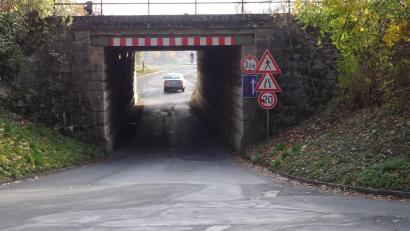 Bild: Arnold Koch
2029 soll mit den Bauarbeiten zur Erneuerung der Bahnunterführung West in Speichersdorf begonnen werden. Die Gemeinde wartet noch auf eine überarbeitete Berechnung des Eigenanteils.