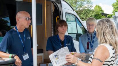 Archivbild: Franka Eichl
Mitarbeiter von Oberpfalz-Medien machen sich mit dem "Redaktion on Tour"-Sprinter am Donerstag auf den Weg nach Grafenwöhr. Die erste Station der Tour war in Weiden (Foto).