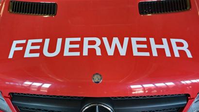 Bild: Malin Wunderlich/dpa
Das Bayerische Rote Kreuz versorgte die Feuerwehrleute beim Löschen mit Getränken. (Symbolbild)