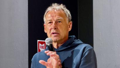 Bild: Christoph Lother/dpa
Jürgen Klinsmann sieht die Verantwortung für das frühe WM-Aus bei allen Beteiligten. (Archivbild)