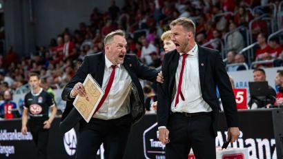 Bild: Daniel Löb/dpa
Co-Trainer Arne Woltmann (l) folgt seinem Chefcoach Anton Gavel nach München. (Archivbild)