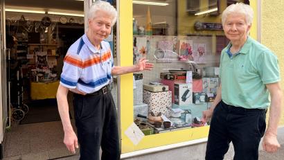 Bild: Gabi Schönberger
Seit 1994 führen die Zwillingsbrüder Josef (links) und Franz Lindner den SB-Markt im Zentrum von Floß. Sie leiten das Geschäft bereits in dritter Generation. Wie lange sie das noch tun können, ist unsicher.