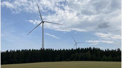 Bild: Claudia Völkl
Die Auswirkungen von Windkraftanlagen machen nicht an den Gemeindegrenzen halt und müssen in der Planungsphase sorgfältig geprüft werden.