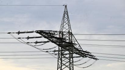 Bild: Roberto Pfeil/dpa
Viele Menschen in Deutschland halten die heimische Stromversorgung für anfällig gegenüber Sabotage, physischen Attacken oder Cyberangriffen.