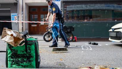 Bild: Lennart Preiss/dpa
Polizisten und Rettungskräfte rückten zum Ort des Geschehens aus. (Symbolbild)