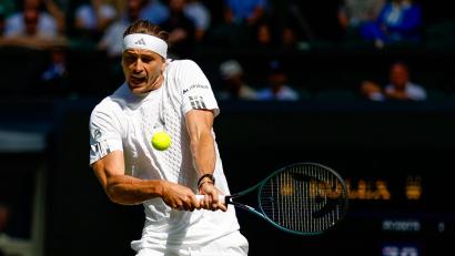 Bild: Frank Molter/dpa
Alexander Zverev hat in der ersten Runde Probleme, setzt sich aber durch.