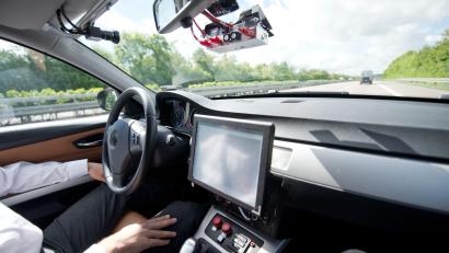 Bild: Daniel Naupold/dpa
Beim automatisierten Fahren gehen Bosch und VW künftig getrennt Wege. (Archivbild)