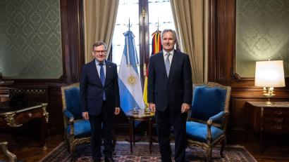 Bild: Boris Roessler/dpa
Außenminister Johann Wadephul (CDU, l.) beim Treffen mit seinem argentinischen Kollegen Pablo Quirno in der Hauptstadt Buenos Aires.