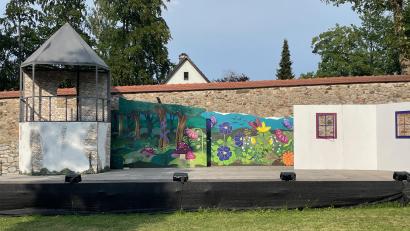 Bild: Johannes Pausch
Die Aufbauarbeiten für das Musiktheater "Rapunzel - Sehnsucht nach Freiheit" der Stadtbühne Vohenstrauß laufen auf Hochtouren. Premiere ist am 11. Juli im Schlossgarten.