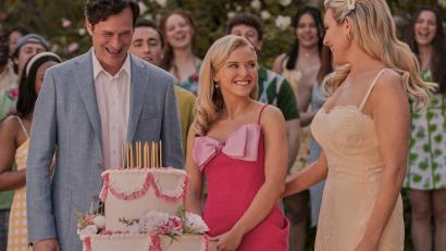 Bild: Jessica Brooks/Amazon Prime/dpa
Einst wurde Elle von Reese Witherspoon gespielt, im Prequel tritt Lexi Minetree (mittig im Bild) in die Fußstapfen des Hollywood-Stars.