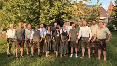 Bild: Hegegemeinschaft Schwarzenfeld
Die Jagdhornbläsergruppe der Hegegemeinschaft Schwarzenfeld feiert ihr 75-jähriges Bestehen. Unser Bild zeigt die aktuell Mitwirkenden.