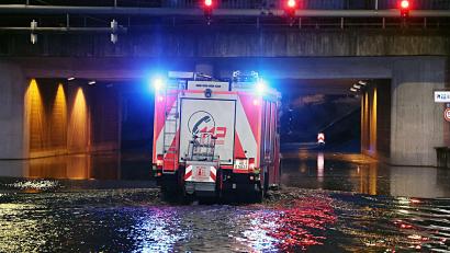 Bild: Ralf Hettler/dpa
In der Region Aschaffenburg war die Feuerwehr bei etwa 300 Einsätzen gefordert.